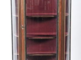 Vente aux enchères Vitrine Napoléon de style Louis XVI en acajou, ouvrant à une porte, de