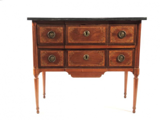 Vente aux enchères Commode Louis XVI en marqueterie, ouvrant à deux tiroirs, dessus marbr