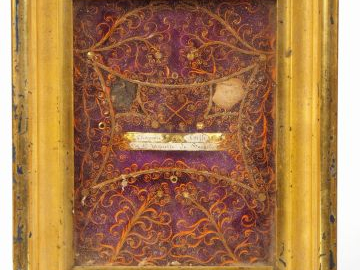 Reliquaire XIXème ou paperolle. (petit manque à la dorure du cadre) 23