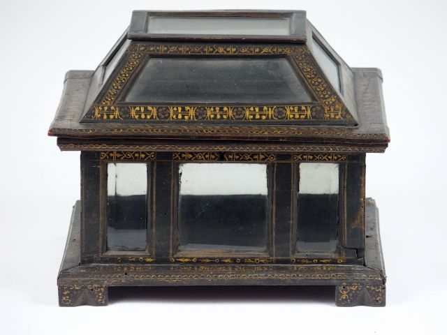 Coffret de présentation italien XIXème en bois à décor polychrome et d