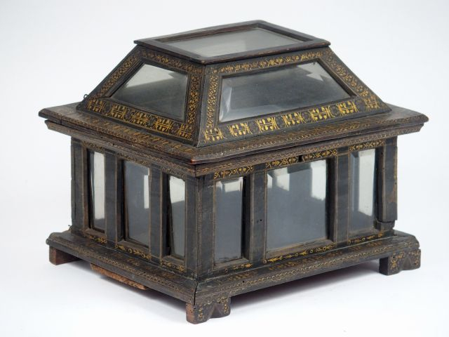 Coffret de présentation italien XIXème en bois à décor polychrome et d
