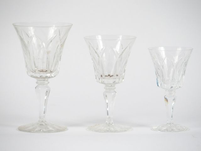 Service de verres en cristal de Saint Louis, modèle 'Camargue'  compre