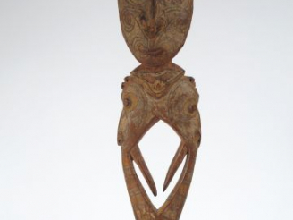 Vente aux enchères Crochet Iatmul, Aire Sepik, Papouasie Nouvelle Guinée Bois dur à patin