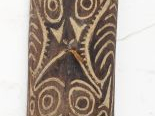 Vente aux enchères Bouclier Sepik, Papouasie Nouvelle-Guinée Bois à patine brune, pigment