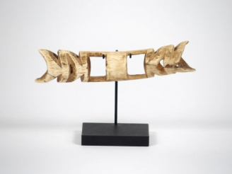 Vente aux enchères Ornement de nez otsj, Aire Asmat, Irian Jaya, Indonésie Os L.11.5 cm P