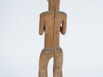 Statue Punu, Gabon. Bois à patine blonde. H : 42,5 cm Expert : Emmanue