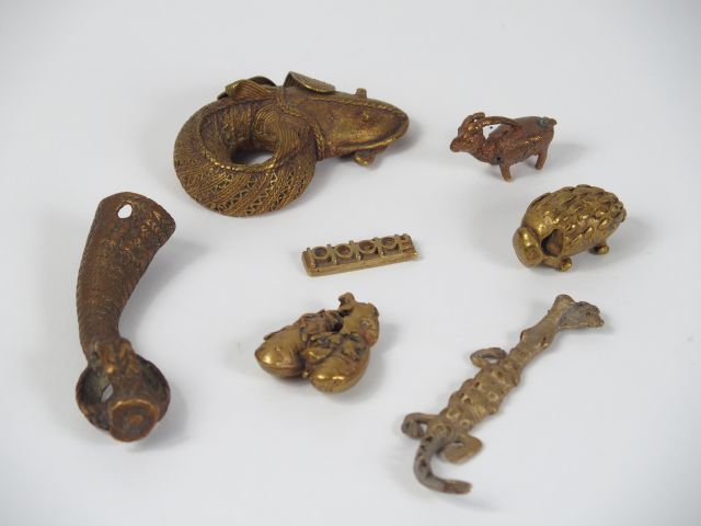 Ensemble de Poids à peser :  Poids à peser l’or représentant un porc é