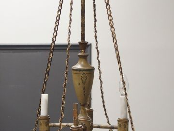 Lustre de style Directoire en tôle, éclairant à 4 lumières. H. : 80 cm