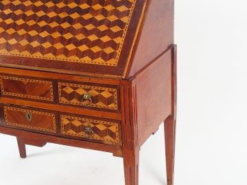 Bureau de pente Louis XVI en marqueterie, à décor de croisillons ouvra
