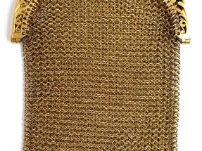 Bourse en or jaune, décor ajouré de fleurs et de feuillage.  Poids : 3