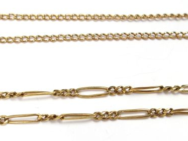 Lot comprenant : - une chaine en or, maille gourmette (60 cm. Poids : 