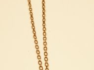 Chaine en or jaune, maille forçat. 58 cm  Poids : 14,85 gr On y joint 