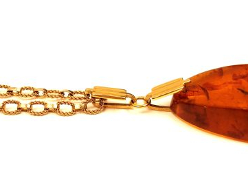Chaine en or jaune, maille forçat. 58 cm  Poids : 14,85 gr On y joint 