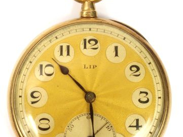 LIP. Montre de gousset en or jaune, chiffres arabes, trotteuse, monogr