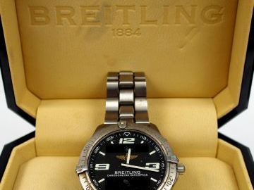 BREITLING. Montre chronomètre d'homme en acier. Dans sa boite et écrin