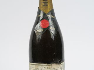 Vente aux enchères 1 BOUTEILLE CHAMPAGNE MOËT   CHANDON BRUT IMPERIAL - 1914 - ETIQUETTE 