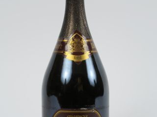 Vente aux enchères 1 BOUTEILLE CHAMPAGNE DOM RUINART ROSE - 1979 - COFFRET
