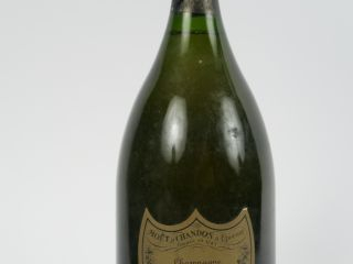 Vente aux enchères 1 MAGNUM CHAMPAGNE DOM PERIGNON - 1982 - 2 CM SOUS LA COIFFRE