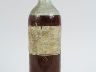 Vente aux enchères 1 BOUTEILLE CHÂTEAU D'YQUEM 1er CCS SAUTERNES - 1889 - BEP/EA/CERTIFIE