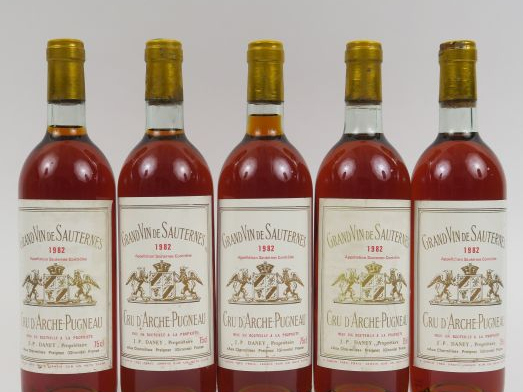 5 BOUTEILLES CRU D'ARCHE PUGNEAU SAUTERNES - 1982 - 3 BG