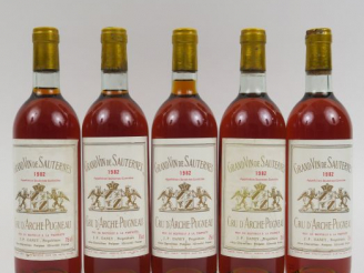 Vente aux enchères 5 BOUTEILLES CRU D'ARCHE PUGNEAU SAUTERNES - 1982 - 3 BG