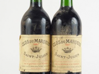 Vente aux enchères 2 BOUTEILLES CLOS DU MARQUIS ST JULIEN - 1987 - 1 BG +/E POUSSIEREUSES