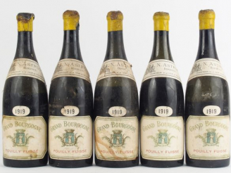 Vente aux enchères 5 BOUTEILLES POUILLY FUISSE - 1919 - NIVEAUX DIVERS BAS/CAPS AB/ELA