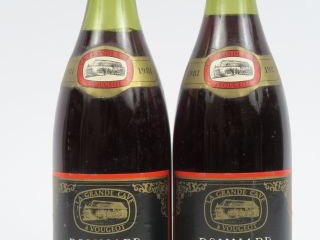 Vente aux enchères 2 BOUTEILLES POMMARD F. CHAUVENET - 1981 - 1 à 3,5 CM/1 à 2,5 CM/1 CAP