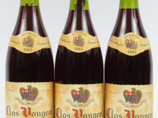 Vente aux enchères 3 BOUTEILLES CLOS VOUGEOT CAPITAIN GAGNEROT - 1985