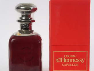 Vente aux enchères 1 BOUTEILLE COGNAC HENESSY 'NAPOLEON' - COFFRET