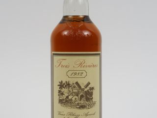 Vente aux enchères 1 BOUTEILLE RHUM TROIS RIVIERES - 1982