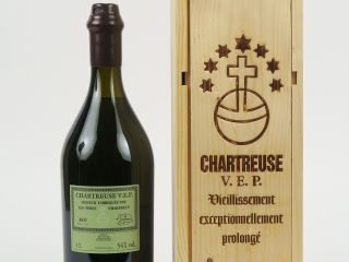 Vente aux enchères 1 BOUTEILLE CHARTREUSE V.E.P. (1 L) - COFFRET