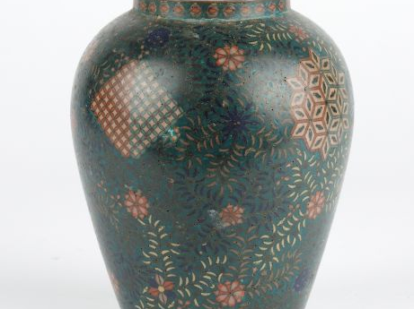 Vase ovoïde Extrême-Orient en émaux cloisonnés