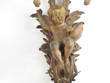 Paire de grandes appliques Napoléon III en bronze doré, à décor d'amou