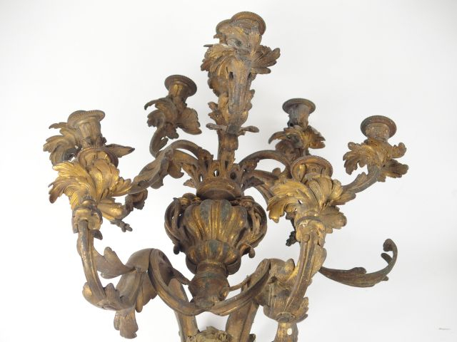 Paire de grandes appliques Napoléon III en bronze doré, à décor d'amou