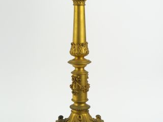 Pique cierge XIXème en bronze doré à décor de feuillage de quatre cart