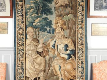 	Tapisserie XVIIème « Scène mythologique ». Dim. : 3.10 x 1.50 m