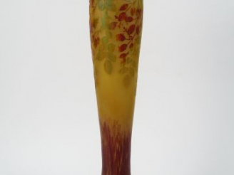 Vente aux enchères DAUM. Grand vase ovoïde en verre polychrome gravé et émaillé à décor d