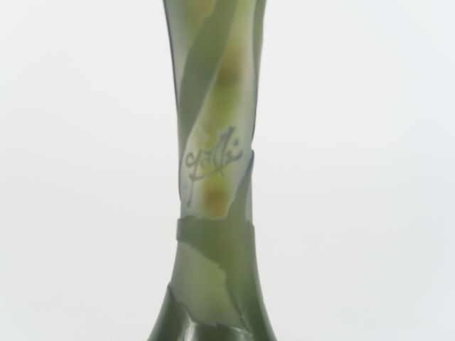 GALLE. Vase soliflore en verre à décor polychrome gravé en camée et à 