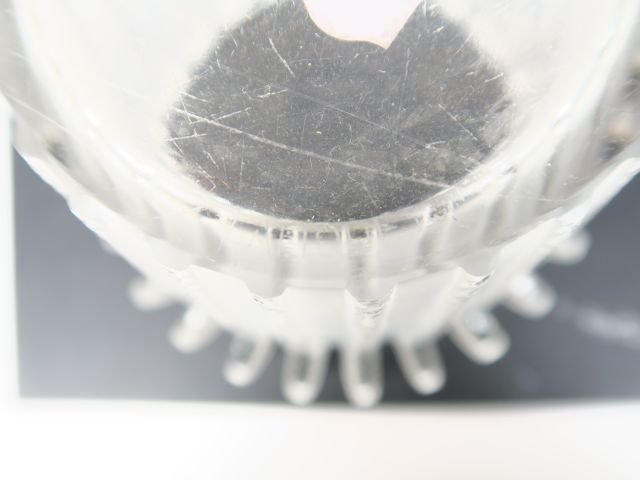 LALIQUE France. Vase en cristal à décor de cannelures Signé H. 16 cm