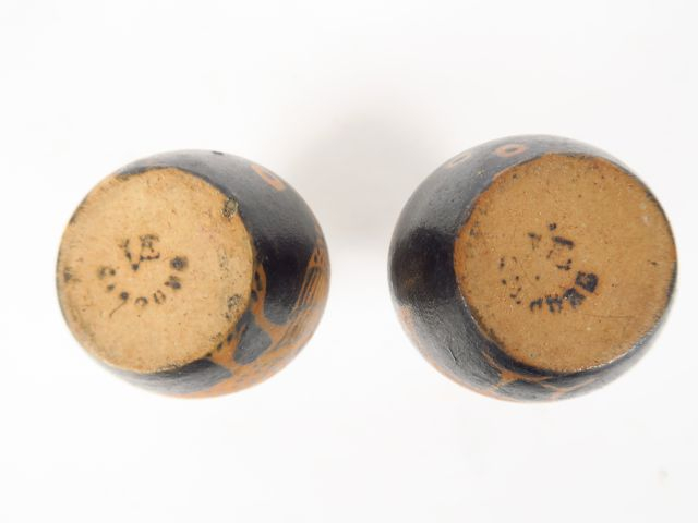 CIBOURE. Paire de vases en céramique brune et ocre à décor d'oiseaux  