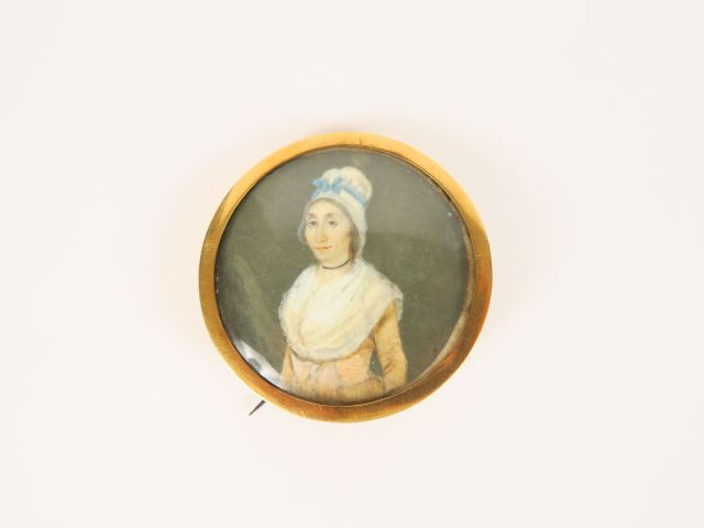 Miniature Louis XVI 'Portrait de jeune femme au bonnet", revers orné d