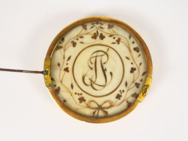 Miniature Louis XVI 'Portrait de jeune femme au bonnet", revers orné d