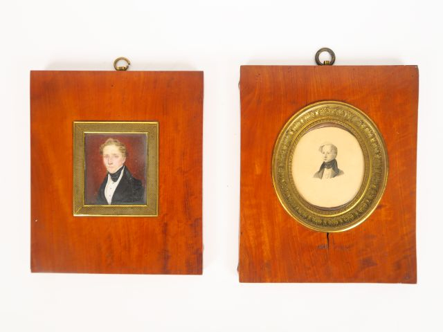 Deux différentes miniatures XIXème dans des cadres en citronnier   "Po