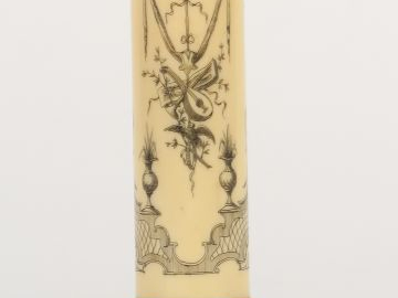 Boite Restauration en loupe d'amboine et écaille blonde , on y joint u