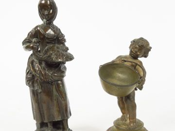 Deux différents sujets XIXème en régule figurant une jeune fermière et