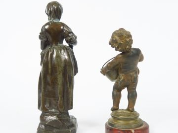 Deux différents sujets XIXème en régule figurant une jeune fermière et