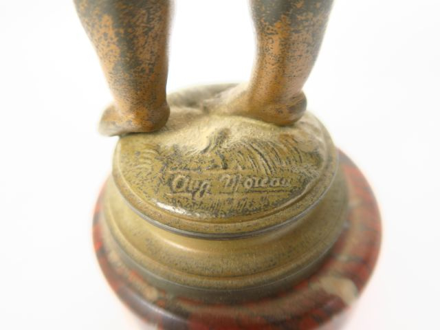 Deux différents sujets XIXème en régule figurant une jeune fermière et