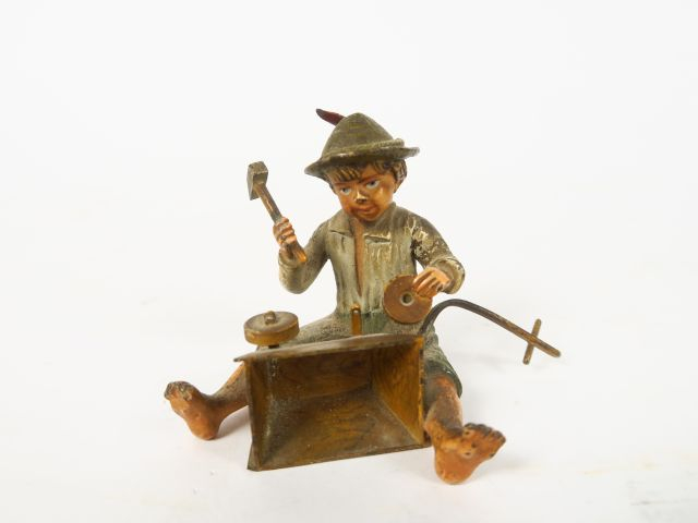 Sujet en bronze polychrome de Vienne "petit autrichien bricolant sa ch