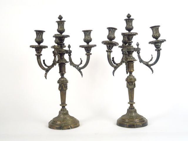 Paire de candélabres XIXème de style Louis XVI en bronze argenté éclai